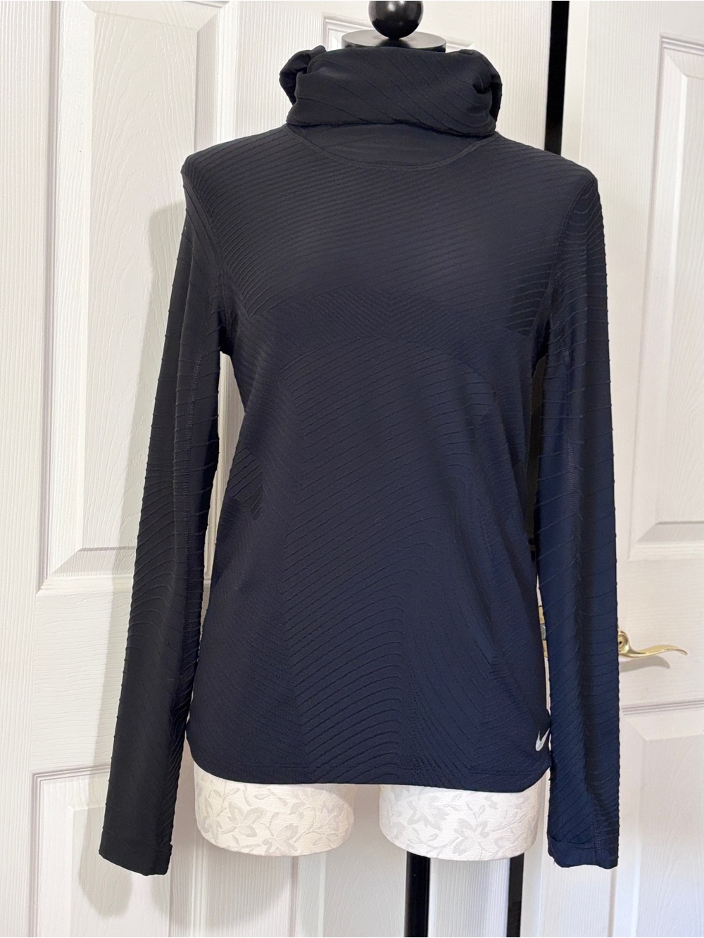 Nike Running Soft Hand Dri-FIT Hooded Top in Small